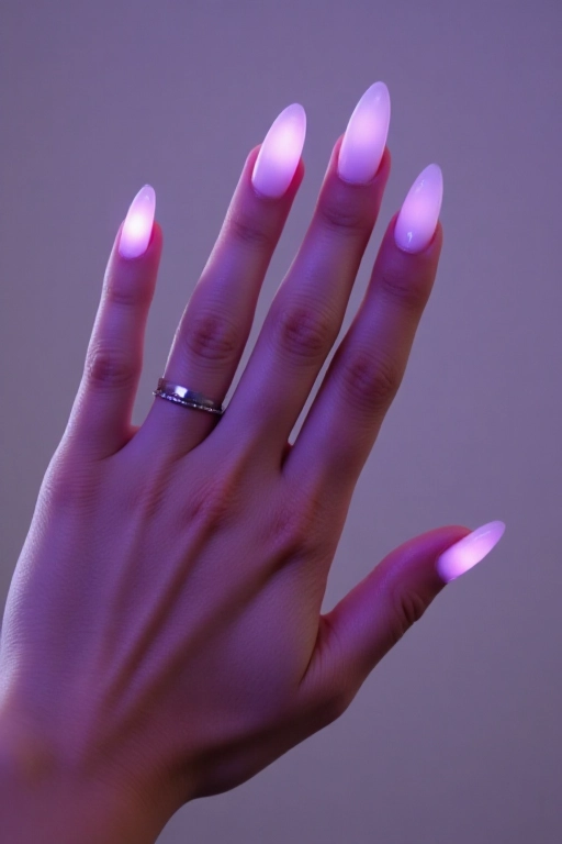 Outlined Aura Nails